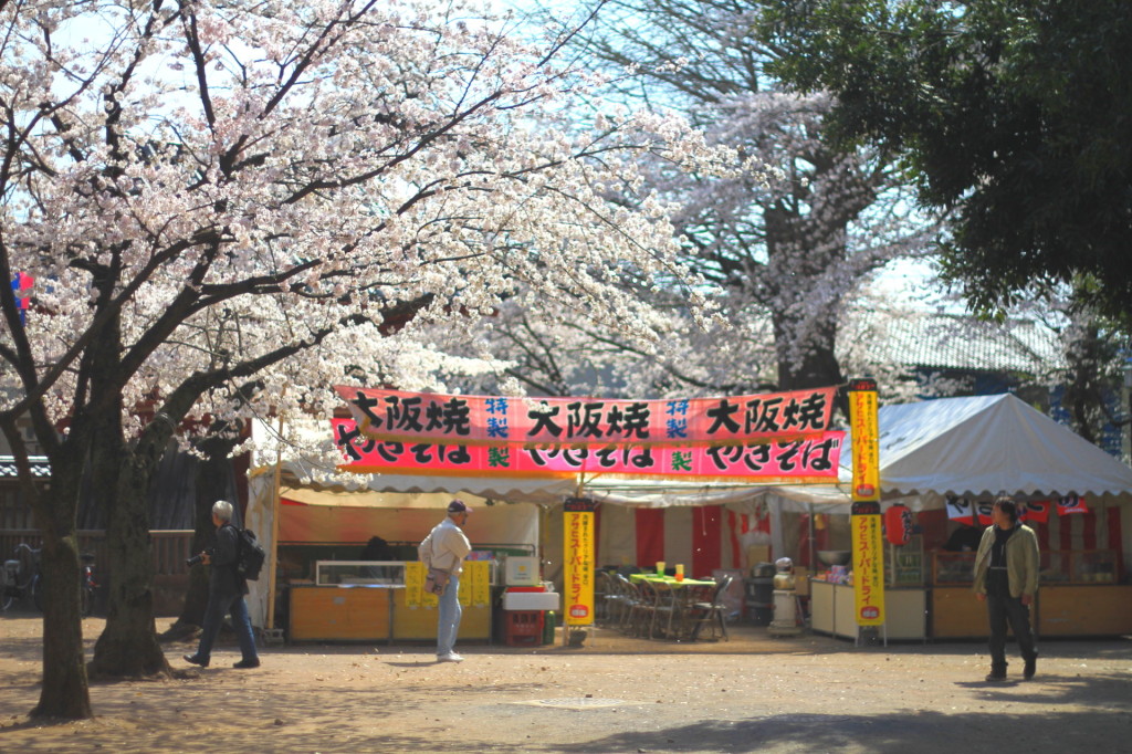 喜多院の桜。露天が賑やか。