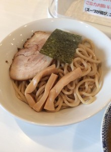 麺の量とこしはなかなかのものです。