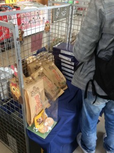 森林公園西口売店。 地元名産お土産もあり。