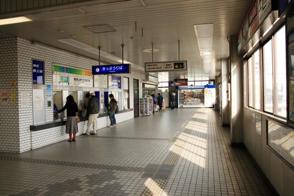 駅構内の風景。 本屋は今と変わらず。売店がないのでちょっと今のほうが不便。