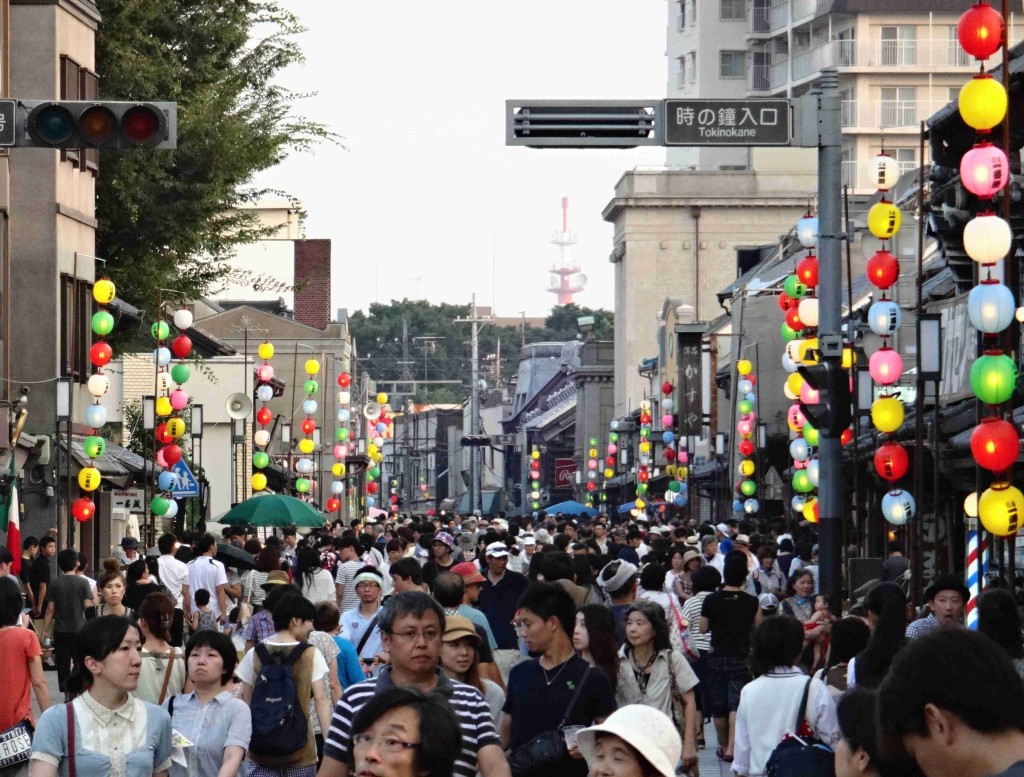 一番街の通り、夕まぐれが風景的には良いですね。