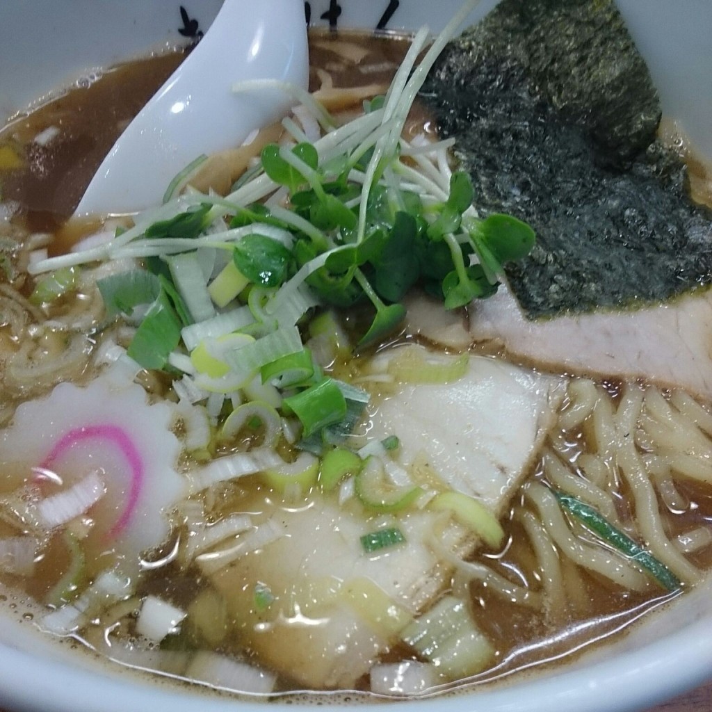 かいわれってなぜか和風ラーメンに多いですね。