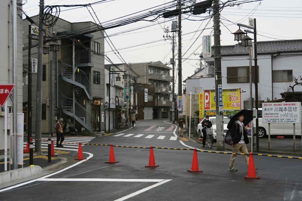 川越市駅前の道